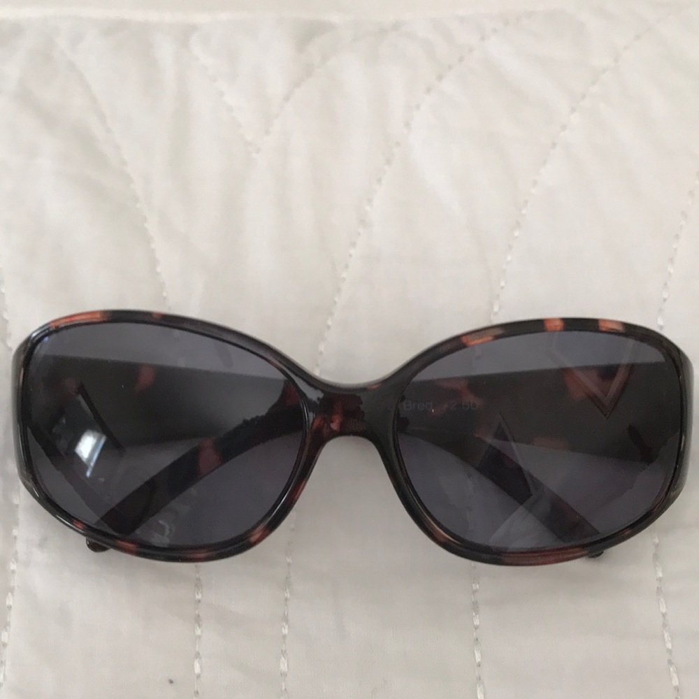 Tortoise readers sun glasses; rarely worn.